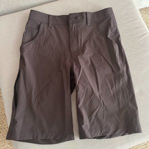 EMS Men's Compass 4-Points Short Size 30, EUC